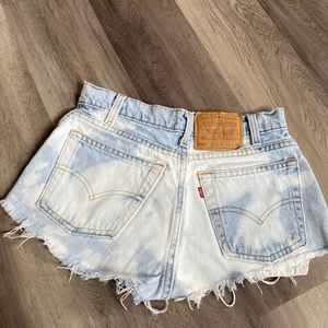 Levi’s 550 Raw Cut Distressed Denim shorts size 29